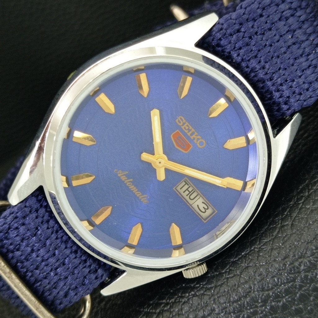 Vintage 1976 Seiko Automatic Mens Silver Watch WDaydate  Gold Accents